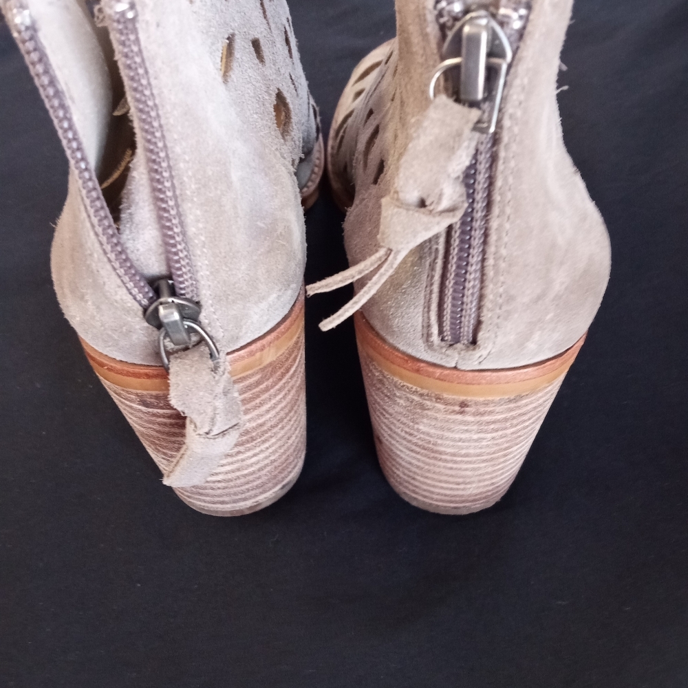 Shoes - Picture 8 of 8